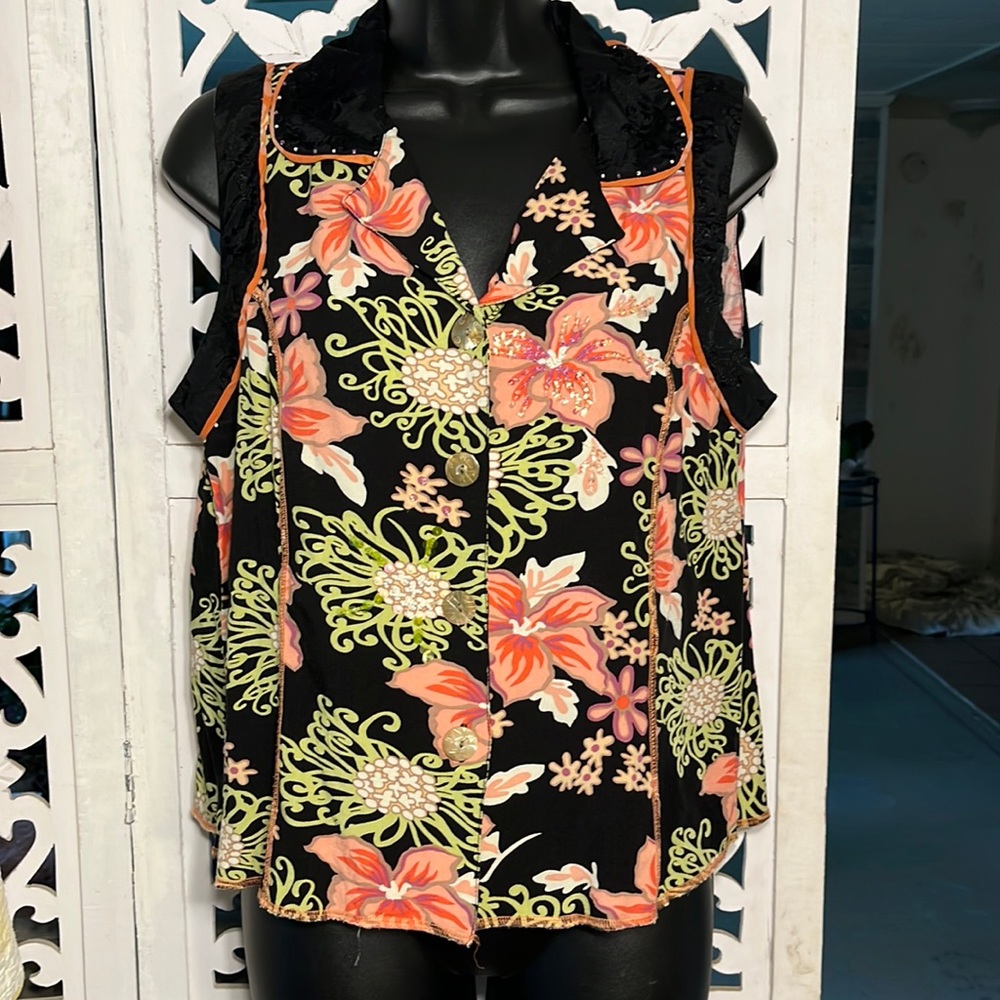 Globe Trotter- stunning sleeveless summer miner blouse! Size L